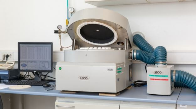 Termogravimetrični analizator Leco TGA-701 za preskušanje premoga in trdnih biogoriv.